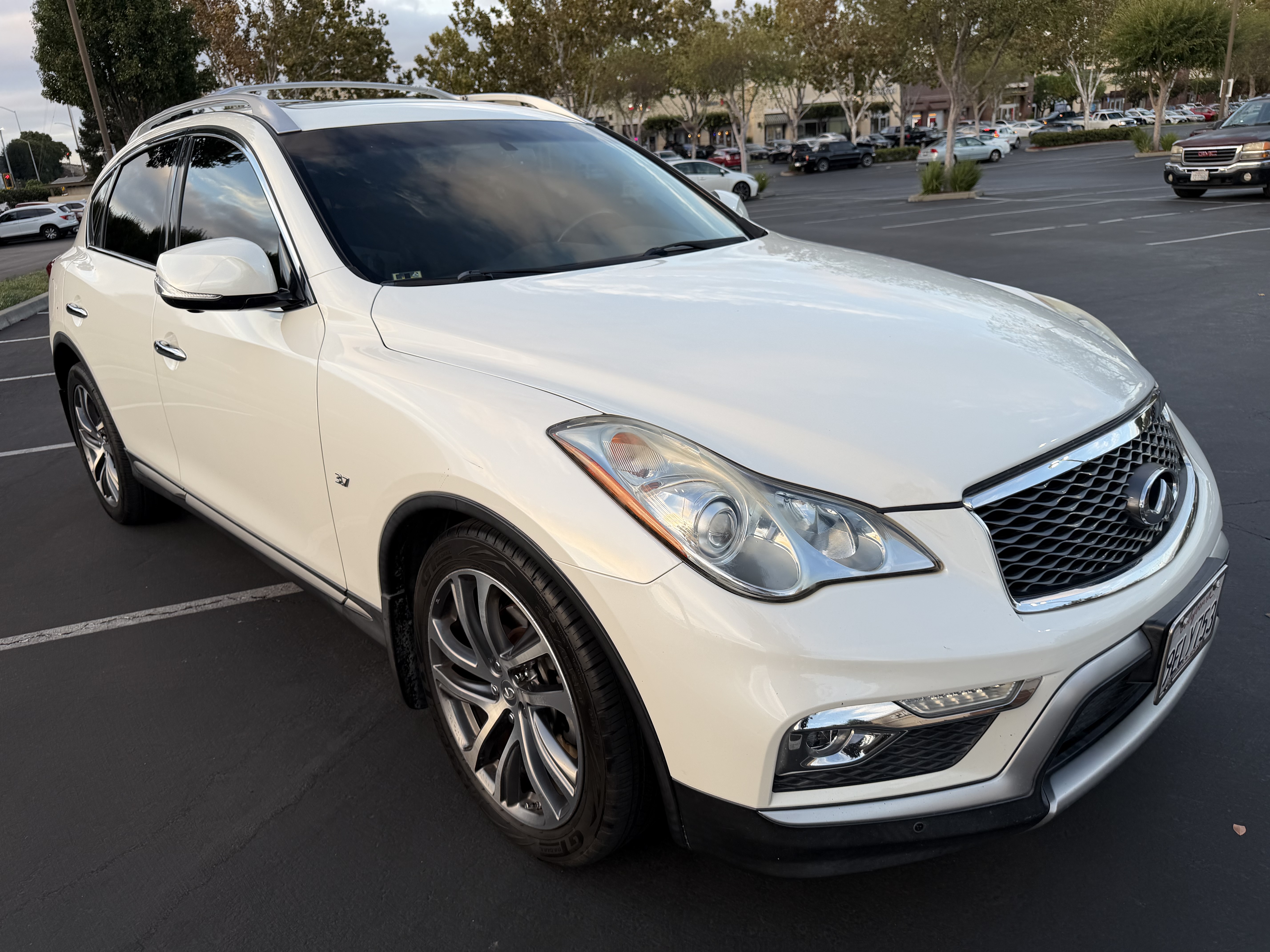 Used 2017 INFINITI QX50 2WD w/ Premium Plus Package image 8