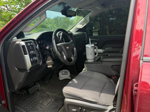 Used 2017 Chevrolet Silverado 2500 LT w/ LT Convenience Package AWD/4WD image 9