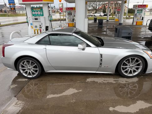Used 2009 Cadillac XLR V image 1