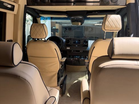 Used 2021 Mercedes-Benz Sprinter 2500 image 10