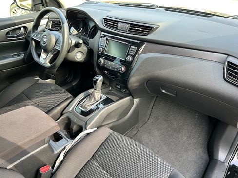 Used 2020 Nissan Rogue Sport S image 9