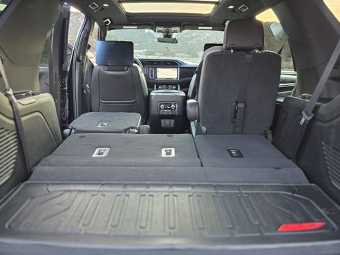 Used 2021 GMC Yukon Denali w/ Denali Premium Package image 17