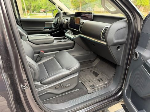 Used 2025 Ford Expedition Max Platinum AWD/4WD image 8