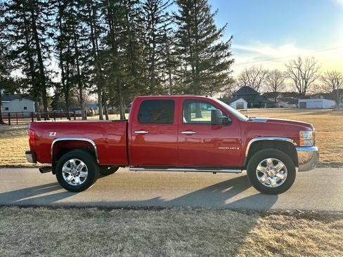 Used 2008 Chevrolet Silverado 2500 LTZ w/ Suspension Package, Off-Road image 8
