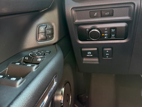 Used 2024 Ford Expedition XLT RWD image 12