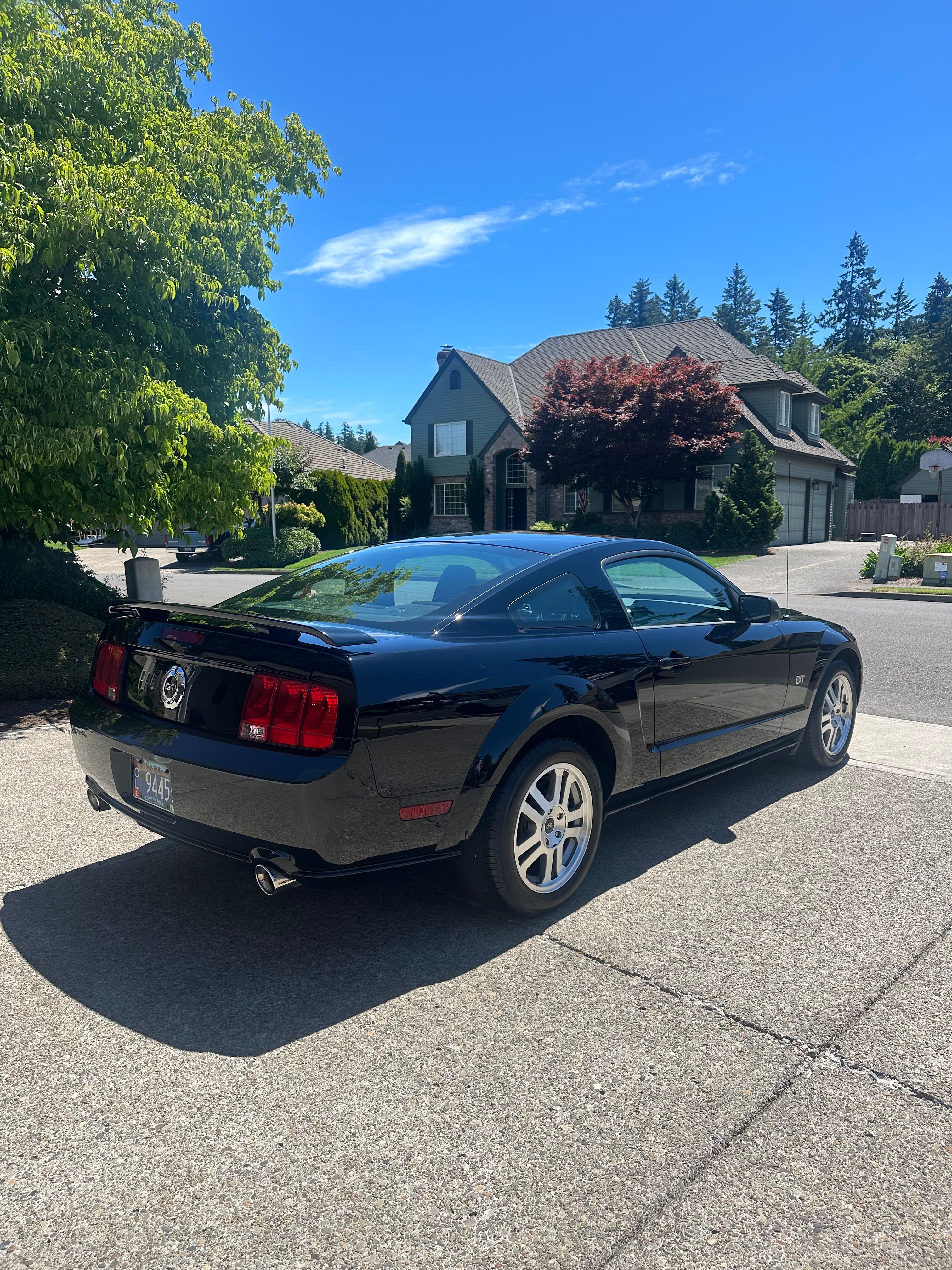 Used 2005 Ford Mustang GT Premium RWD image 4