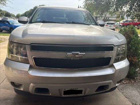 Used 2010 Chevrolet Tahoe LT RWD image 2