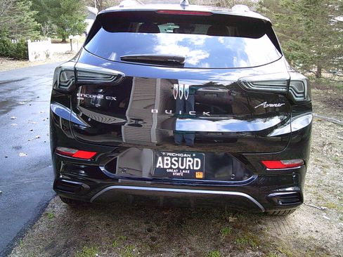 Used 2024 Buick Encore GX Avenir w/ Avenir Convenience Package image 4