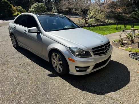 Used 2014 Mercedes-Benz C 300 4MATIC Sedan image 4
