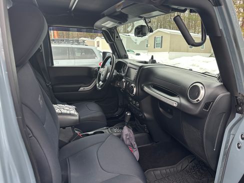 Used 2014 Jeep Wrangler Unlimited Sahara w/ Dual Top Group image 11