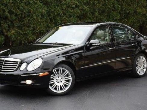 Used 2008 Mercedes-Benz E 350 4MATIC Sedan image 1