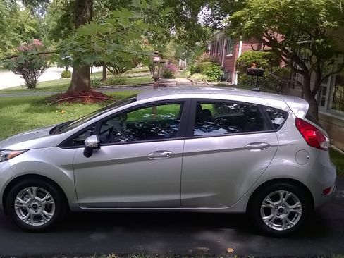 Used 2015 Ford Fiesta SE image 2
