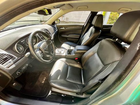 Used 2015 Chrysler 300 Limited RWD image 22