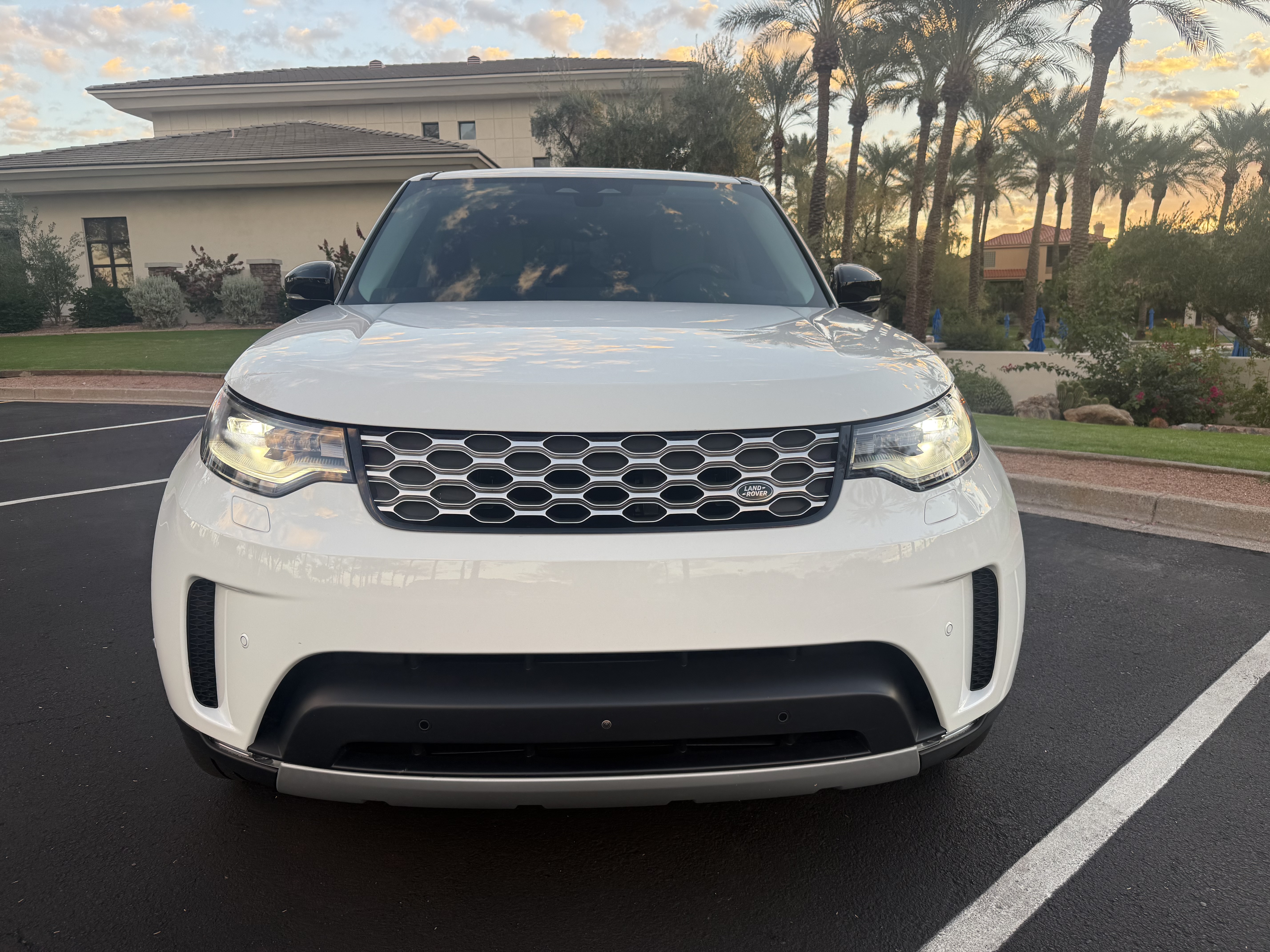 Used 2025 Land Rover Discovery S AWD/4WD image 4