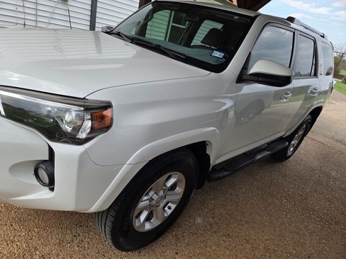 Used 2018 Toyota 4Runner SR5 image 2