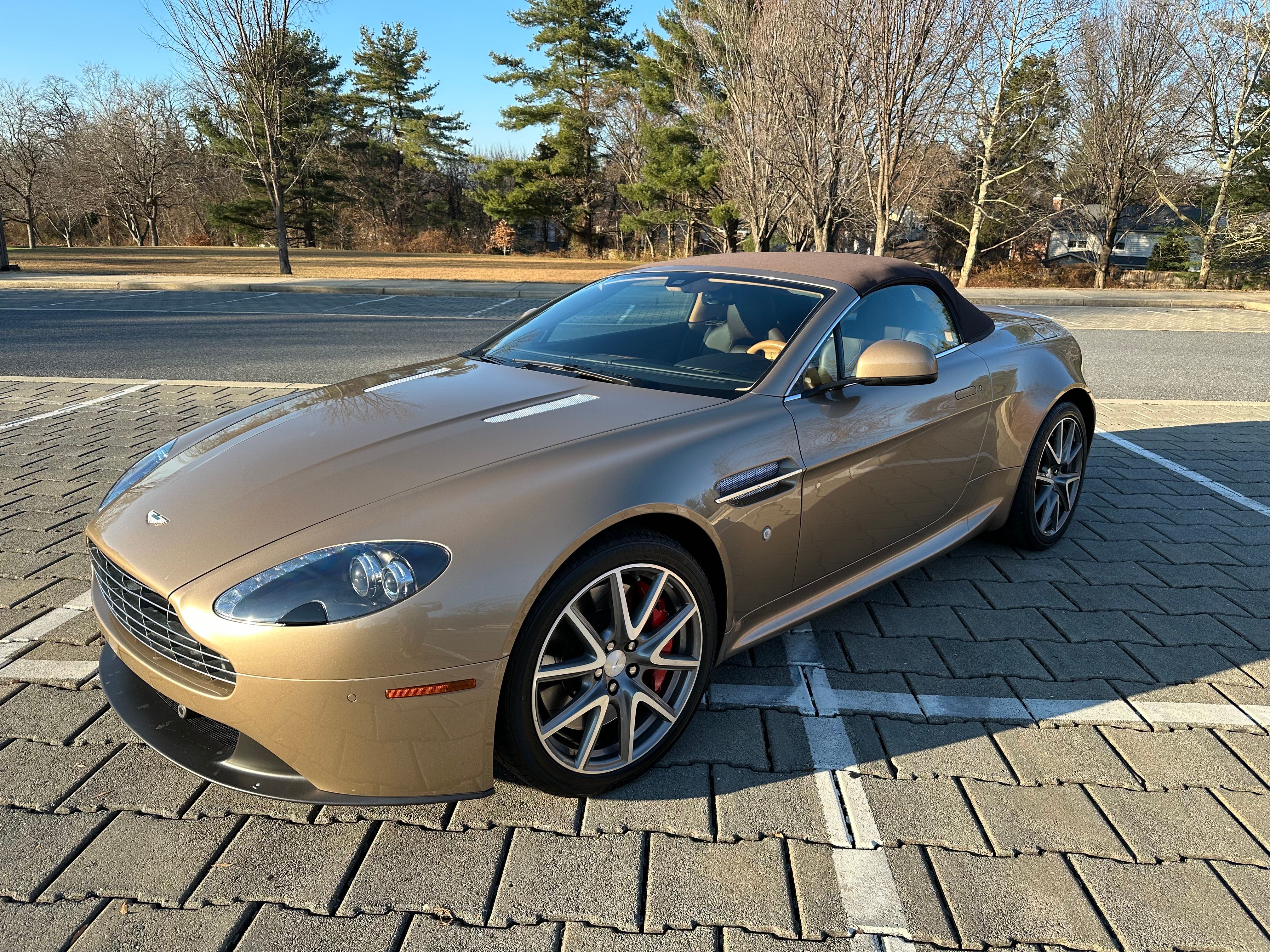 Used 2013 Aston Martin V8 Vantage Roadster RWD image 2