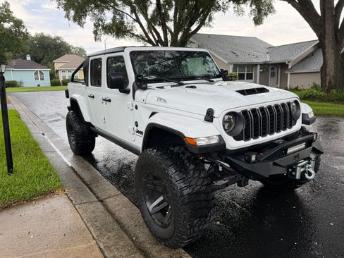Used 2024 Jeep Gladiator Sport AWD/4WD image 12