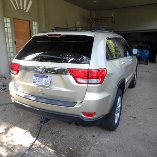Used 2011 Jeep Grand Cherokee Laredo AWD/4WD image 8