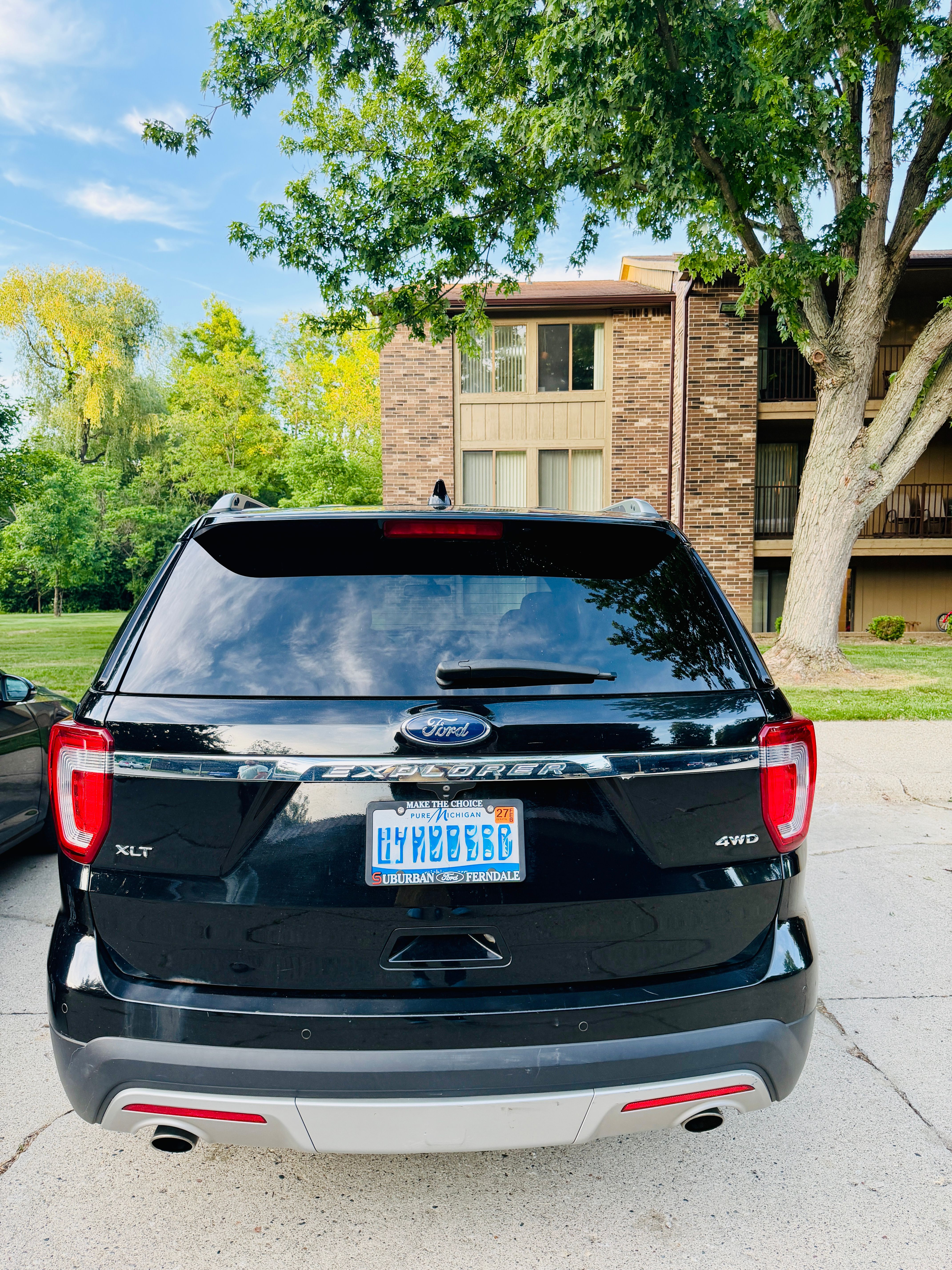 Used 2017 Ford Explorer XLT AWD/4WD image 2