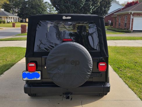 Used 2005 Jeep Wrangler Unlimited w/ Security Group image 4