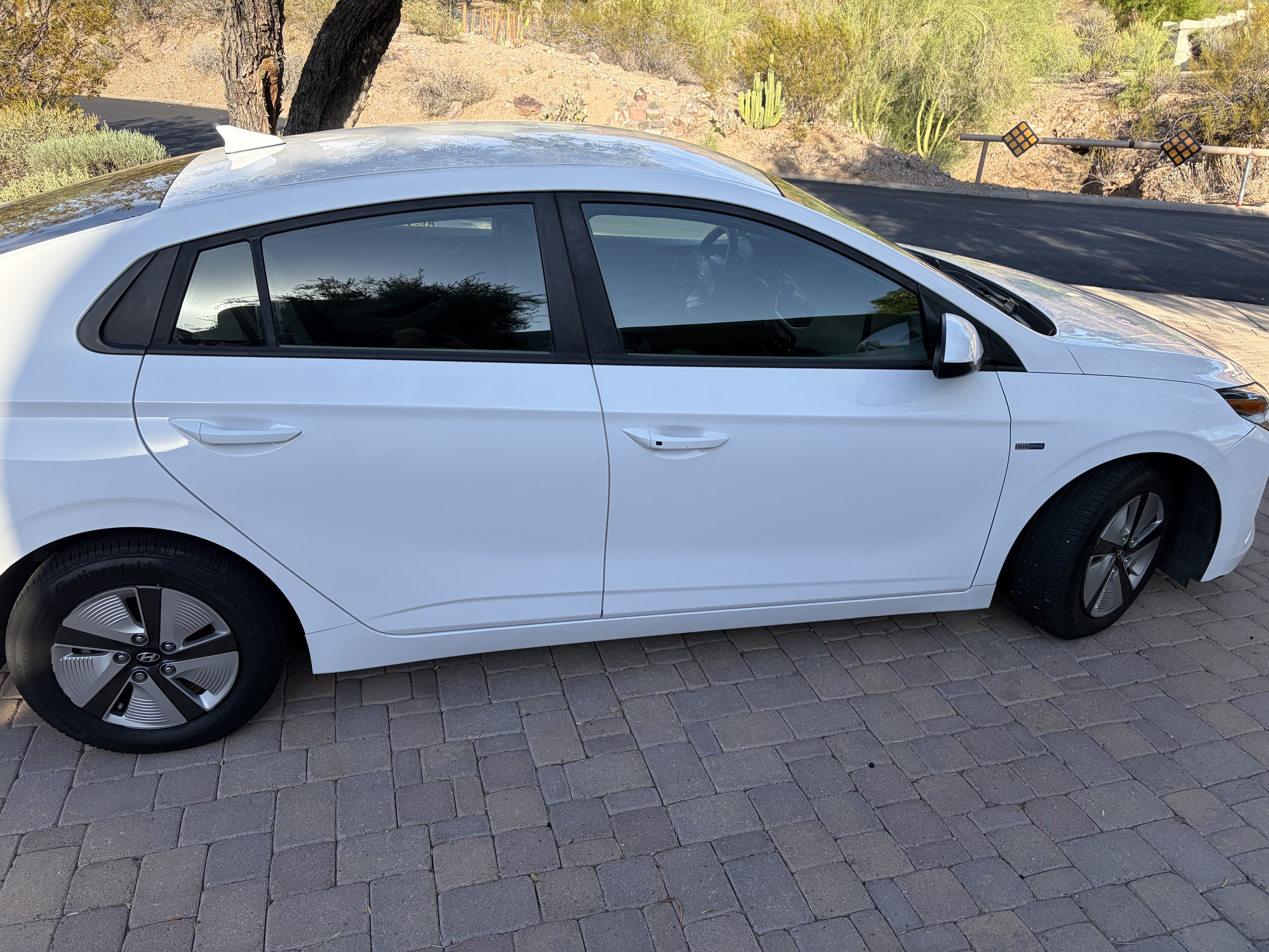 Used 2017 Hyundai Ioniq Blue FWD image 33