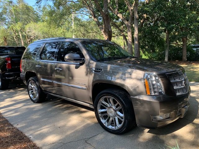 Used 2012 Cadillac Escalade Platinum AWD/4WD image 1