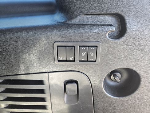 Used 2020 GMC Yukon XL SLT image 30