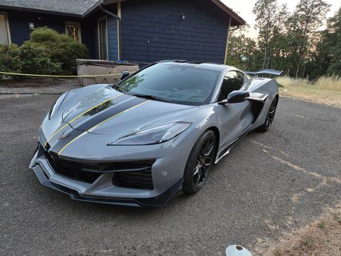 Used 2024 Chevrolet Corvette Z06 w/ Z07 Performance Package image 6