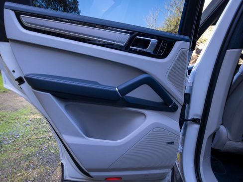 Used 2019 Porsche Cayenne S image 21