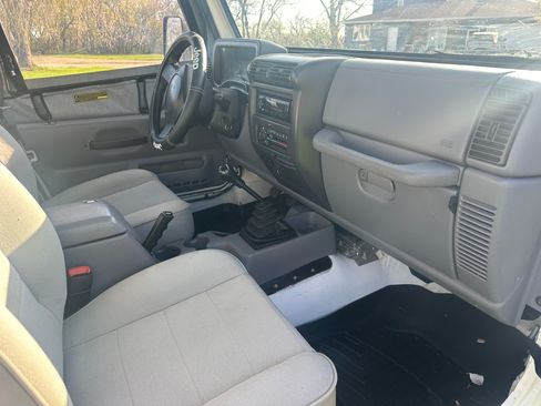 Used 1997 Jeep Wrangler SE AWD/4WD image 9