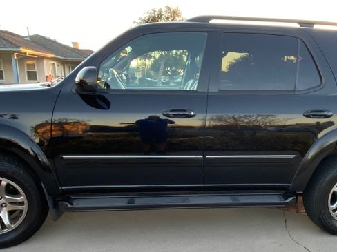 Used 2004 Toyota Sequoia Limited image 1