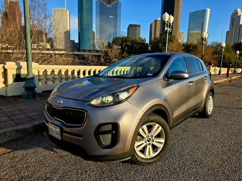 Used 2018 Kia Sportage LX image 2