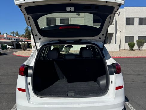 Used 2019 Hyundai Tucson SE image 16