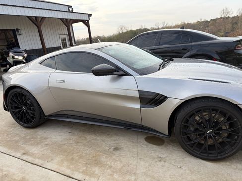 Used 2022 Aston Martin V8 Vantage Coupe image 4