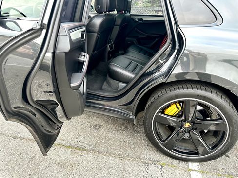 Used 2017 Porsche Macan Turbo image 21