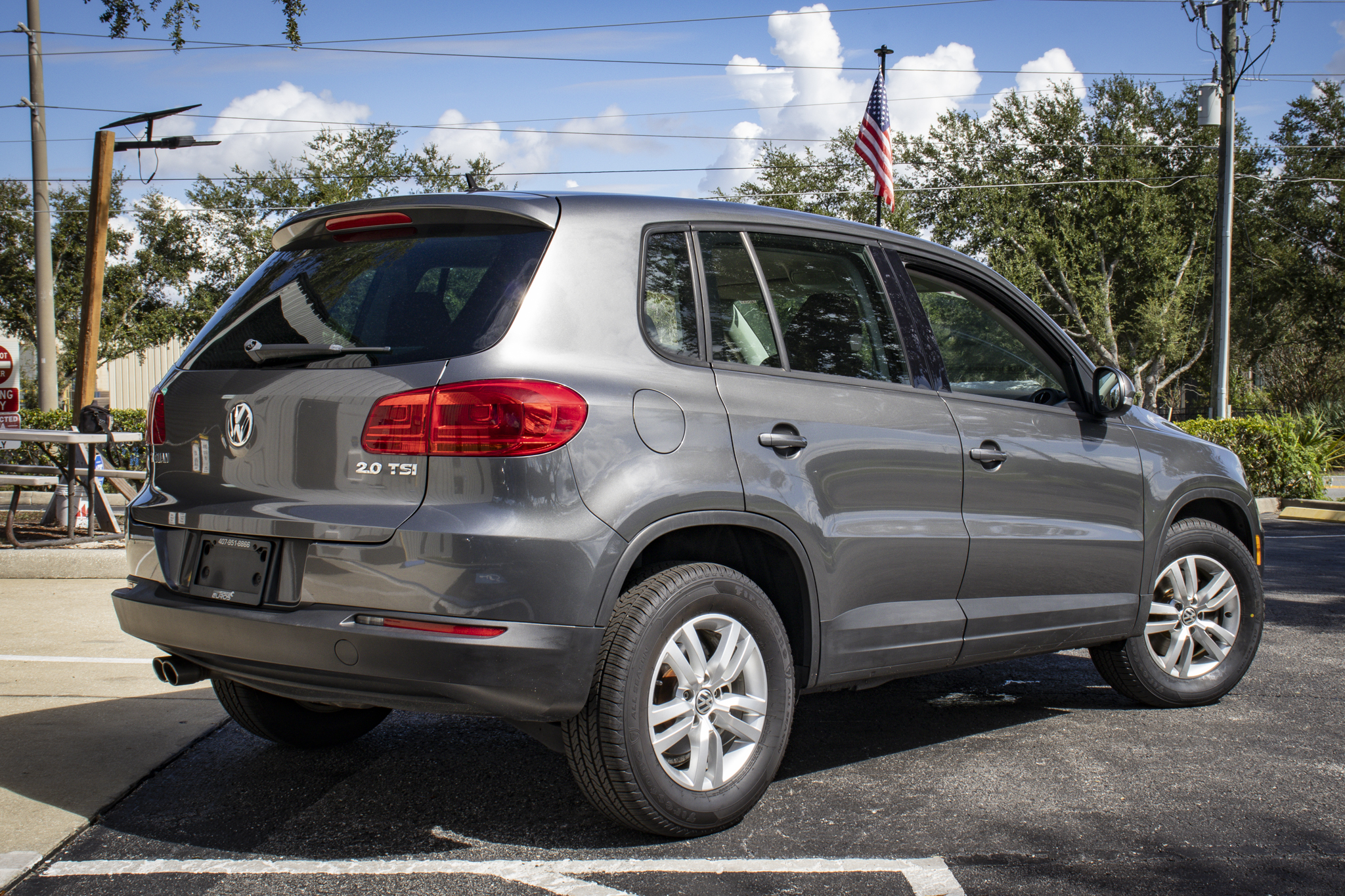 Used 2014 Volkswagen Tiguan S FWD image 8