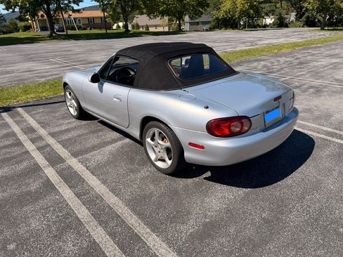 Used 2003 MAZDA MX-5 Miata LS RWD image 8