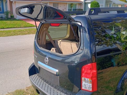 Used 2011 Nissan Pathfinder SV image 15