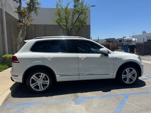 Used 2014 Volkswagen Touareg TDI AWD/4WD image 6