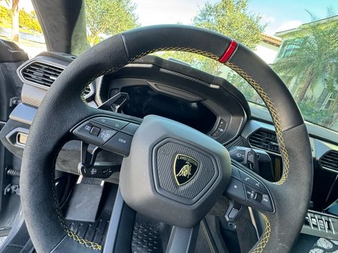 Used 2023 Lamborghini Urus Performante image 13