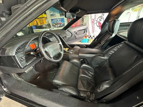 Used 1992 Chevrolet Corvette Coupe RWD image 5