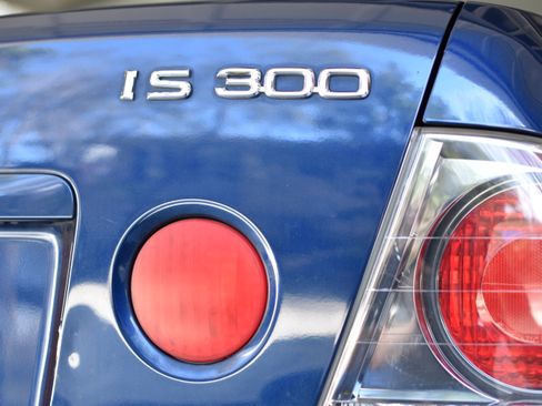 Used 2004 Lexus IS 300 image 6