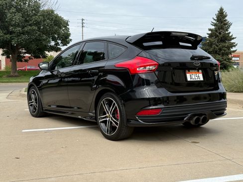 Used 2017 Ford Focus ST image 5