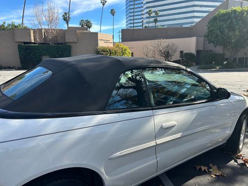 Used 2005 Chrysler Sebring Touring image 28
