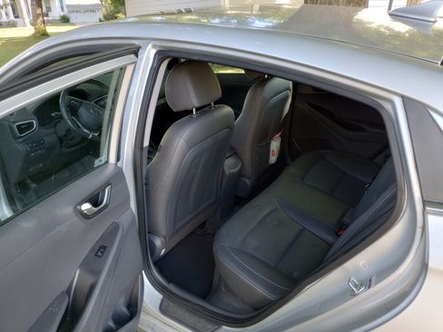 Used 2017 Hyundai Ioniq Limited image 11