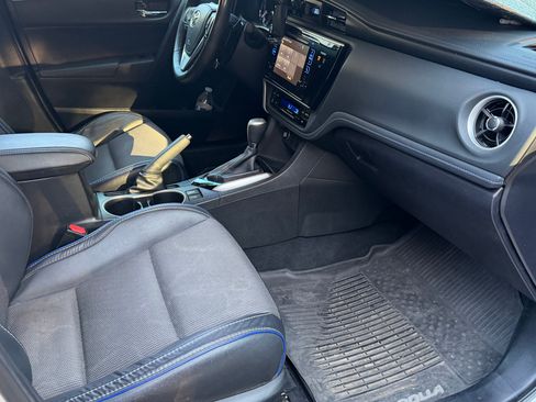 Used 2017 Toyota Corolla SE w/ SE Premium Package FWD image 18