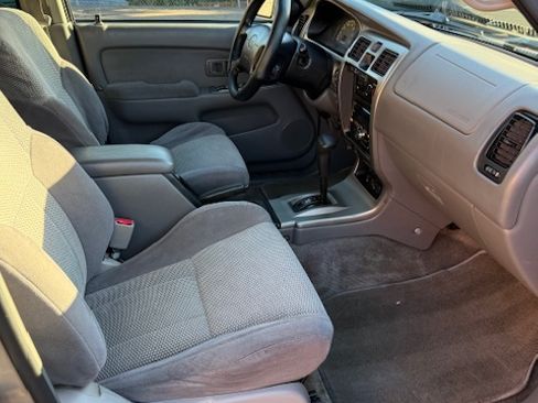 Used 2002 Toyota 4Runner SR5 image 11