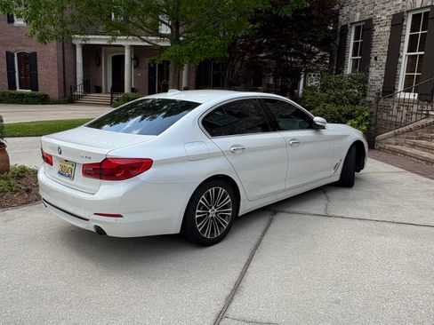 Used 2018 BMW 530i w/ Premium Package image 10