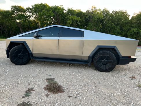 Used 2025 Tesla Cybertruck AWD Crew Cab image 13