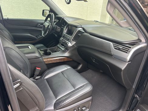 Used 2019 Chevrolet Suburban LT image 11